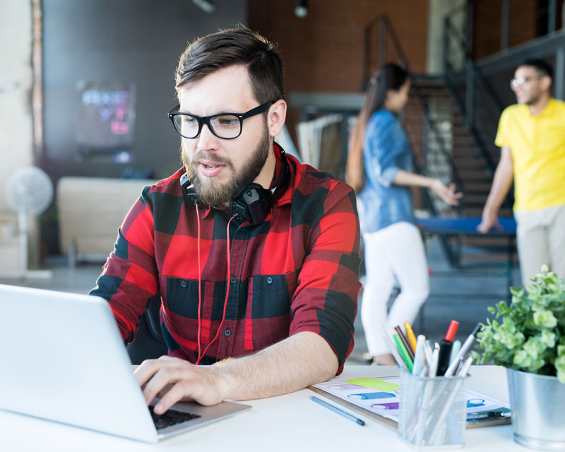 modern-bearded-man-using-laptop-in-coworking-space-XRQLYE3.jpg